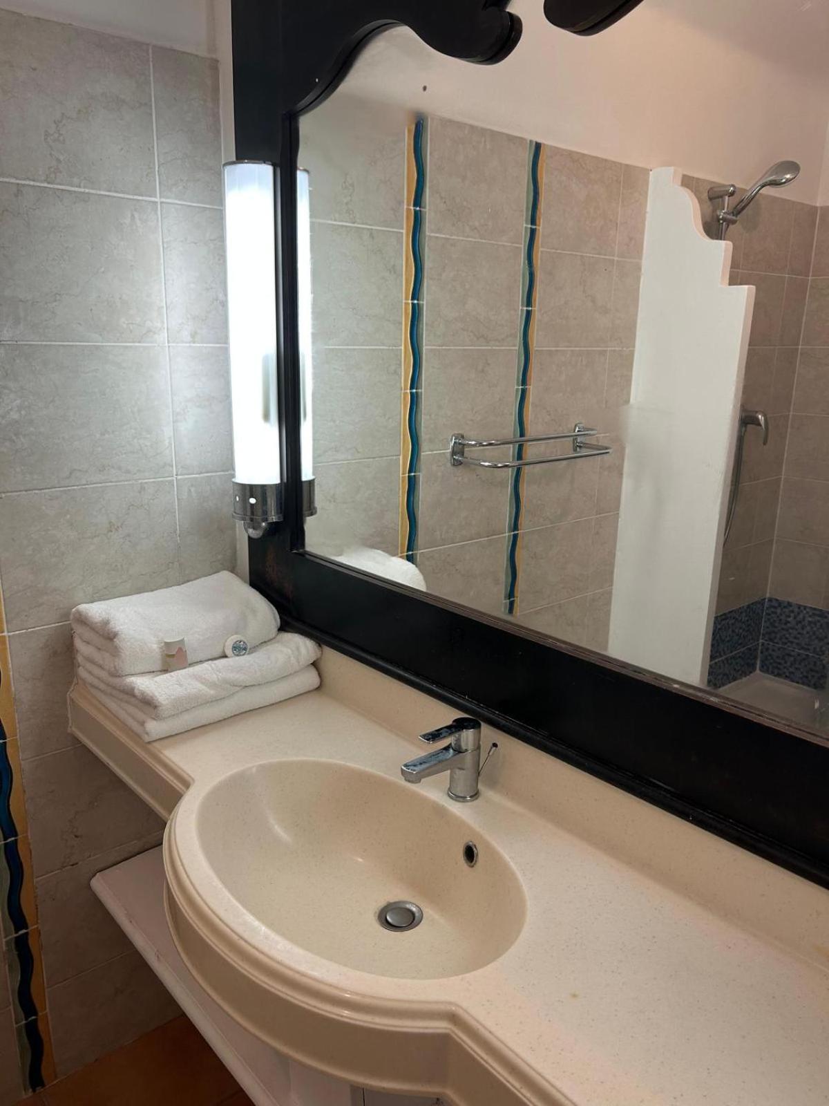 Grand Studio Vue Mer Exceptionnelle, Piscines, Plages. Sainte-Anne  Exterior photo